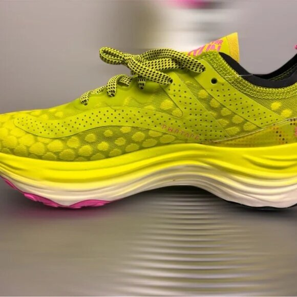 ForeverRun NITRO™ running shoes women's size US 7 neon yellow - Picture 4 of 11